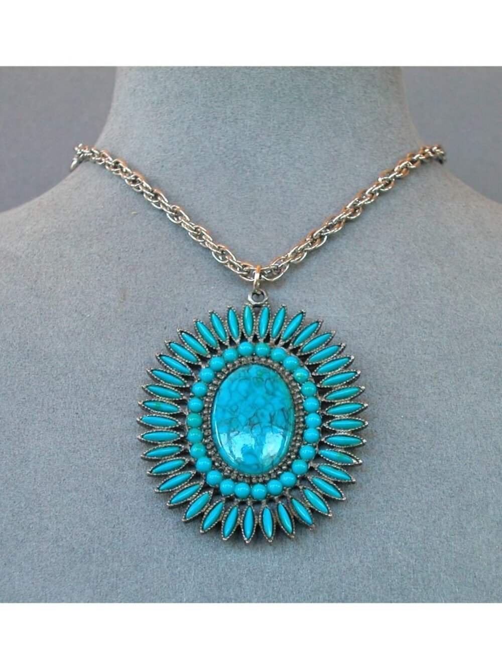 Vintage Silver-Tone Pendant Necklace 22 Inches